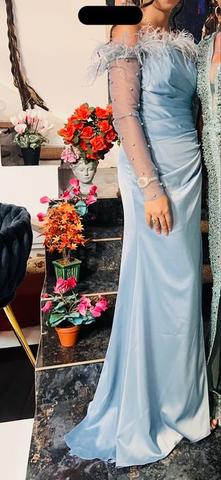 Rochie Albastra Lunga Crepata pe un picior