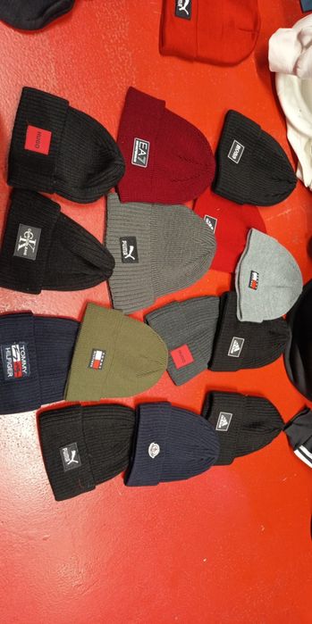 Căciuli unisex de vanzare