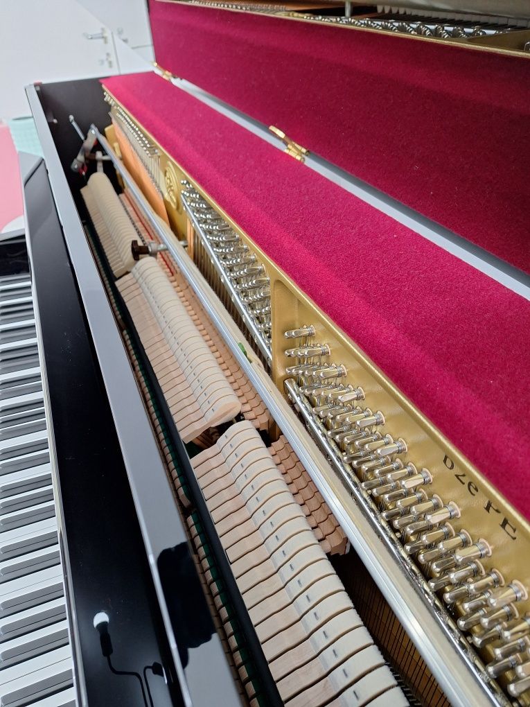 Pianina Yamaha B2 PE, fabricatie 2018, putin folosita + bancheta