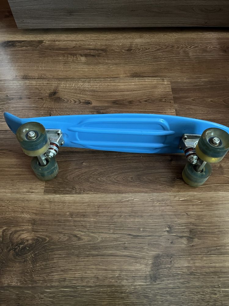 Penny board blue.