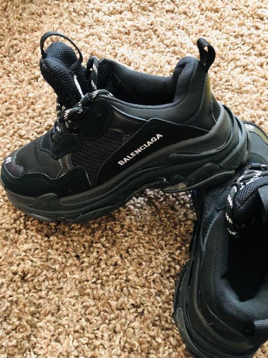 Adidasi 41 merg la 42