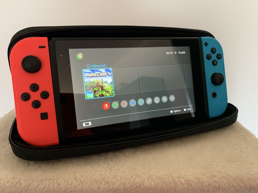 Nintendo Switch + 2 игри