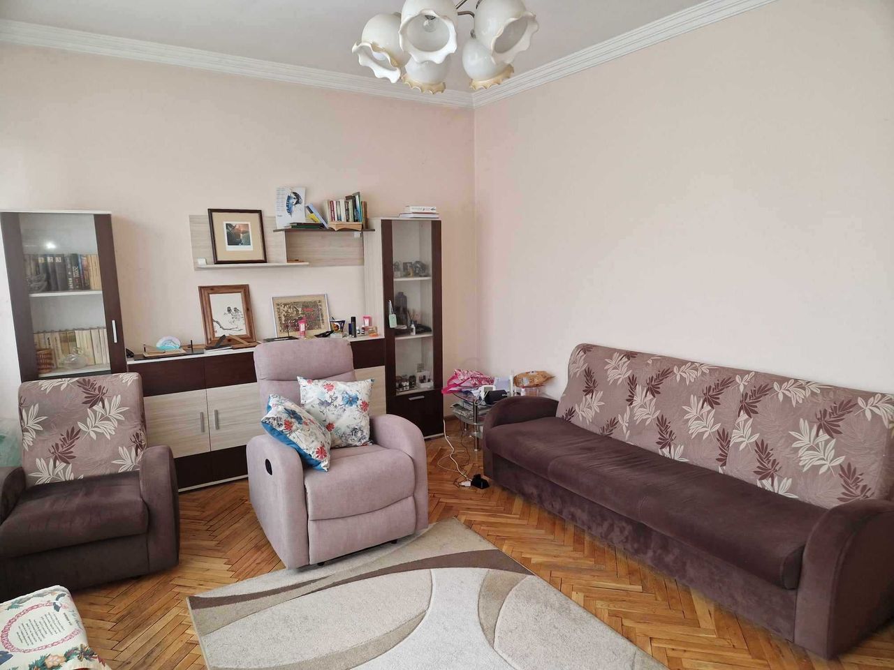 Продава се Тристаен апартамент в Плевен, Идеален център - 100 кв.м за 1250 €/кв.м - Снимка #1
