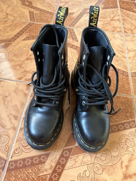 Vand bocanci Dr. Martens