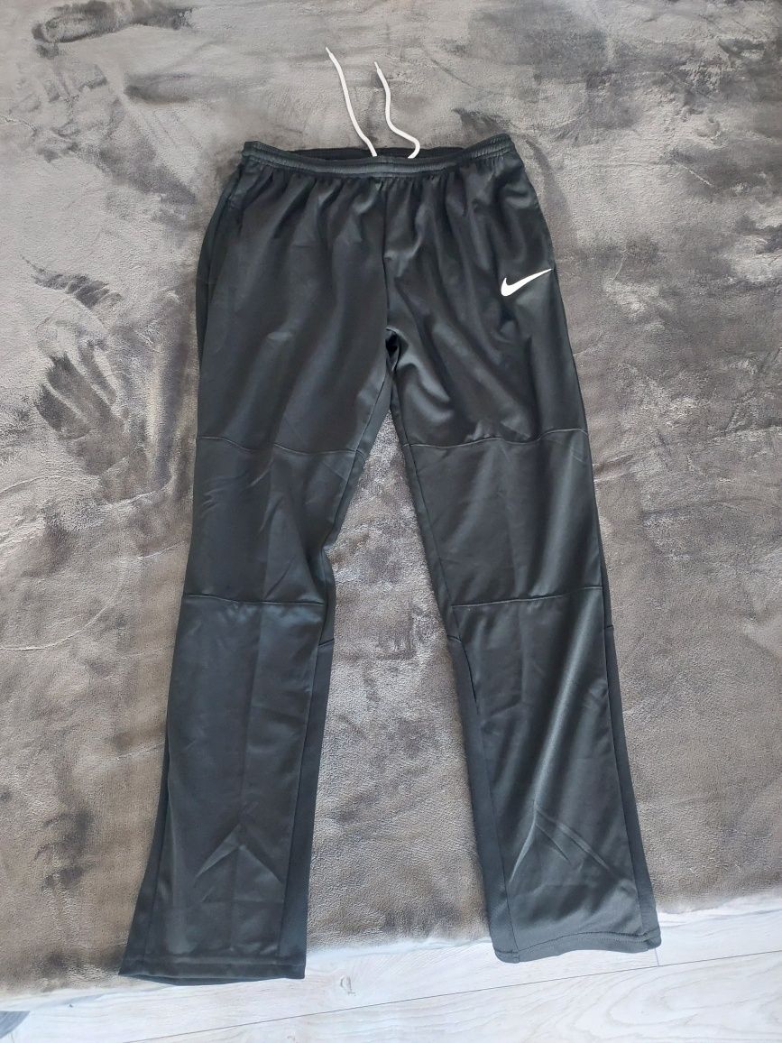 Pantalon trening Nike mărimea L slim fit