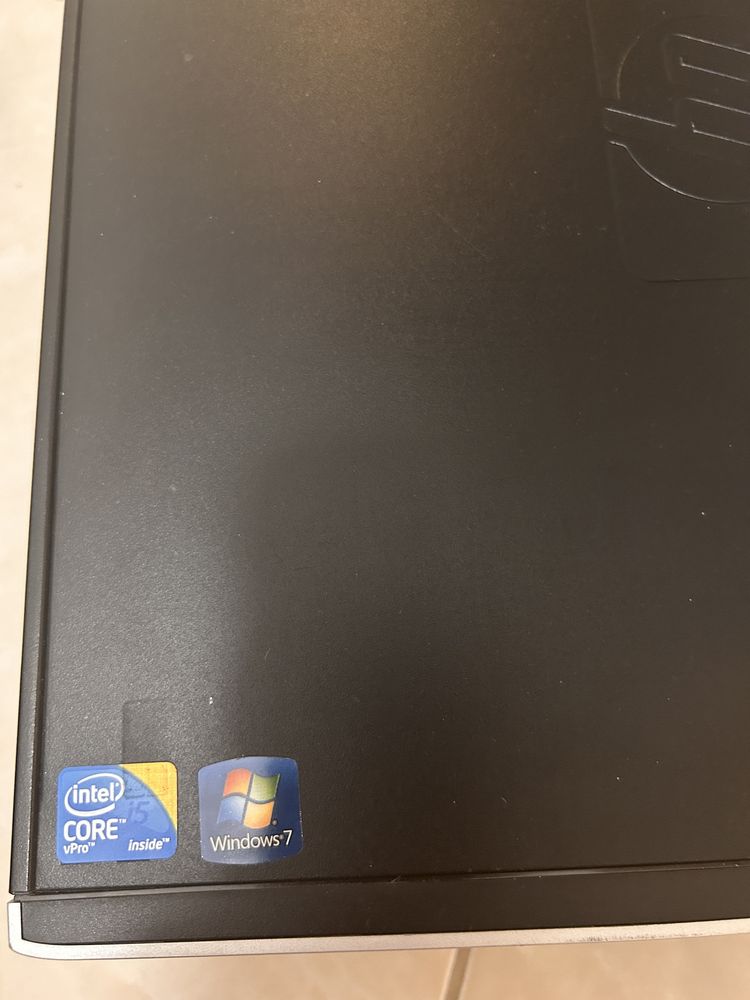 Компютър HP черен