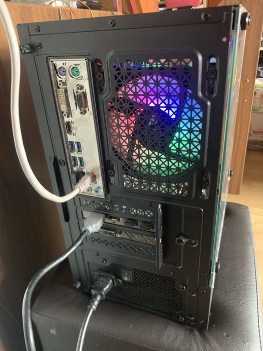 Unitate Gaming Procesor AMD Ryzen 5 2600 12core 4ghz 16 gb ddr4 RX 580