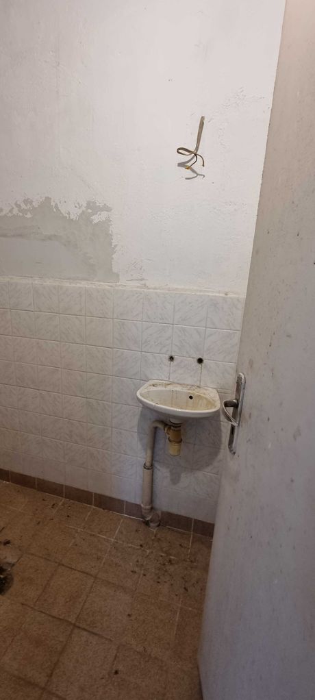 Дава се под наем Магазин в Разград, Васил Левски - 100 кв.м за 459 € - Снимка #3