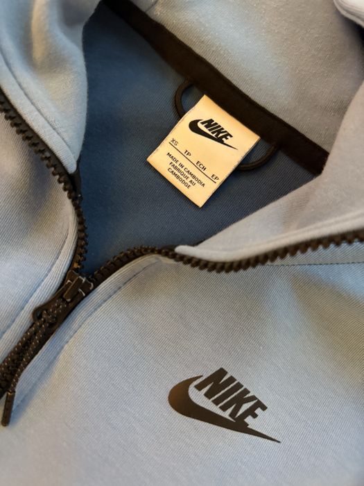 Nike tech fleece in conditii foarte bune