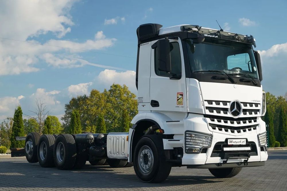 Mercedes-Benz AROCS 3248 / 8X4 / TRIDEM / ȘASIU 8M / DIRECȚIE ȘI PUNȚĂ RIDICABILĂ / RETARDER