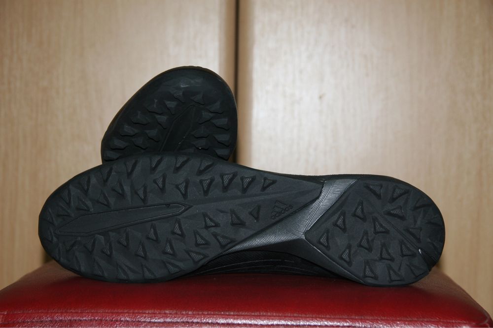 Adidasi Fotbal Adidas Predator