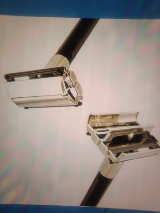 Aparat de ras Feather și cana bărbierit.