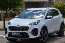 Kia Sportage GT Line Model 2022 Distronic Camera 360 Alb Perlat Suspensie Racire