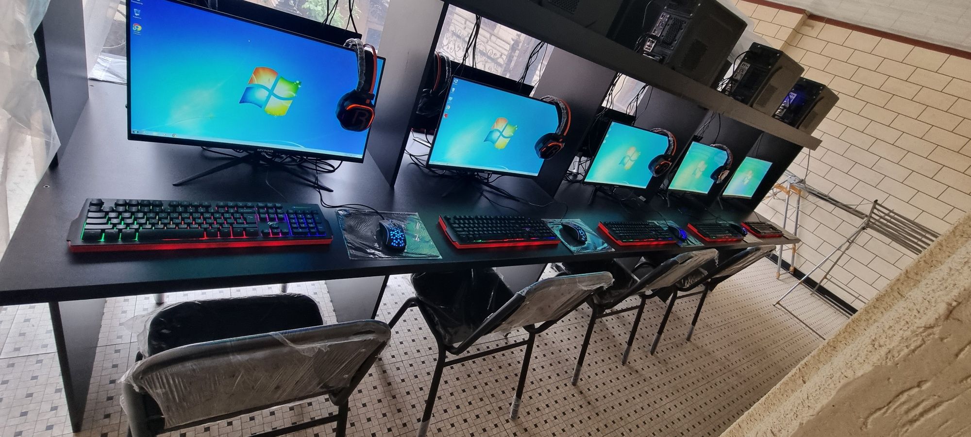 Game Club uchun 10ta yangi igravoy kompyutrlar Sotilad Stol stulari bn