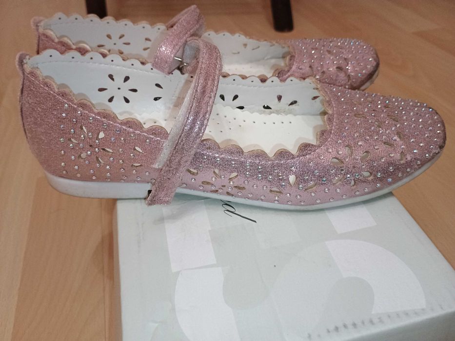 обувки за момиче 37 номер  - тип бални пантофки - използвани