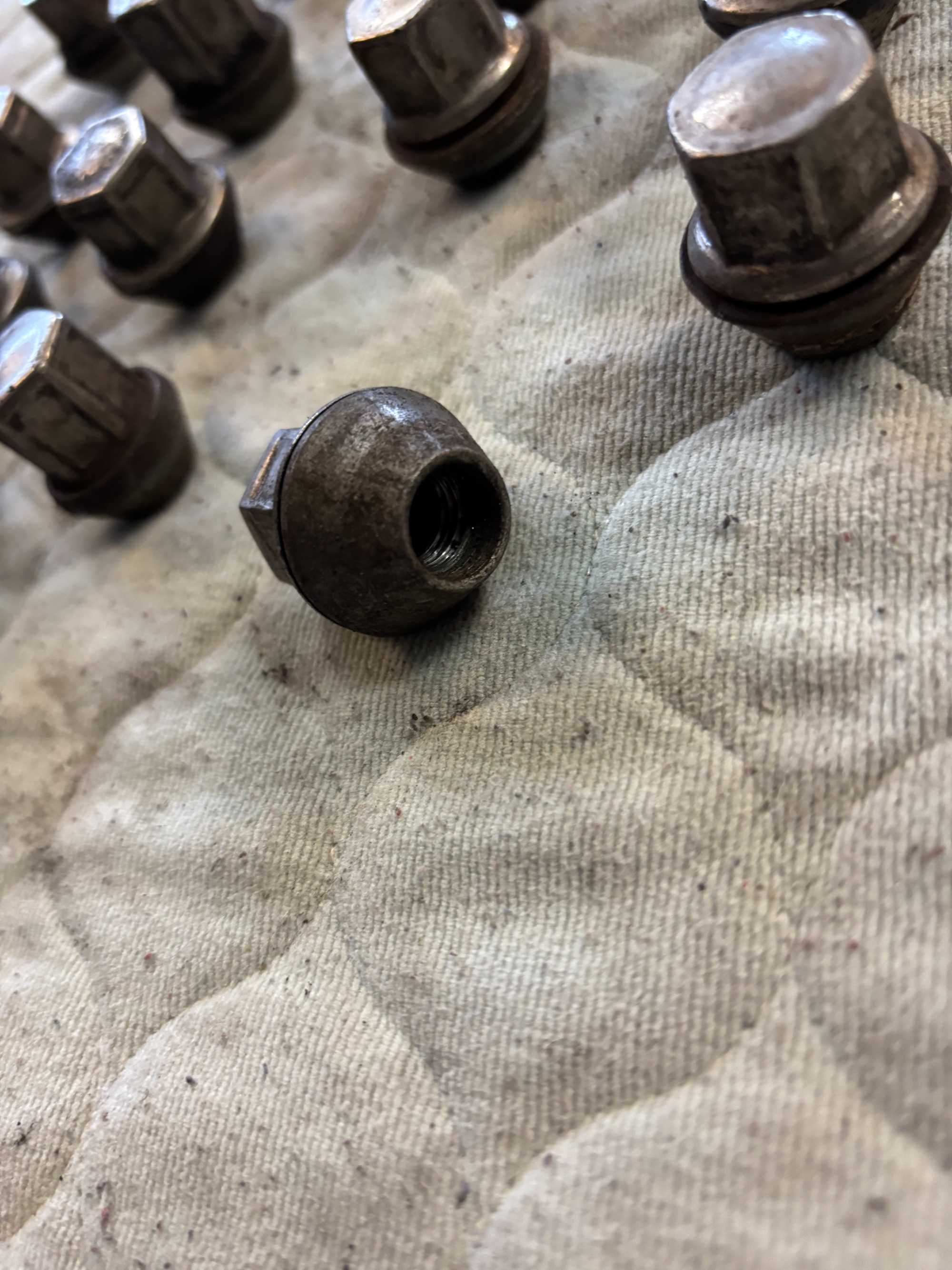 Piulite Jante Aliaj Prezoane Ford Volvo
