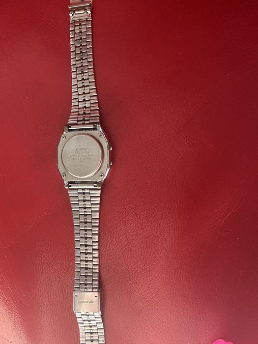 ceas casio vintage mai multe poze in privat