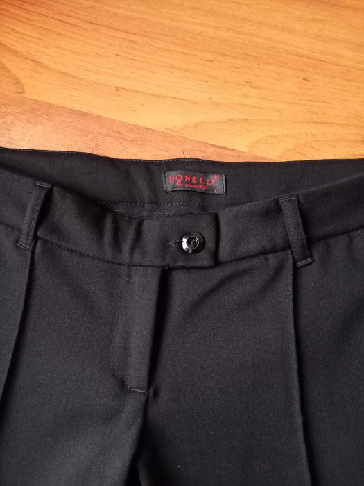 Дамски черен панталон тип пура