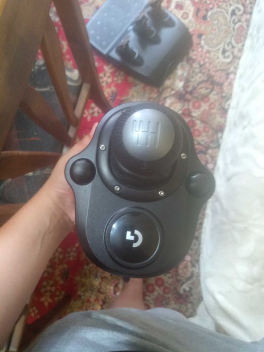 Продавам комплект Волан педали и скоростен лост на logitech