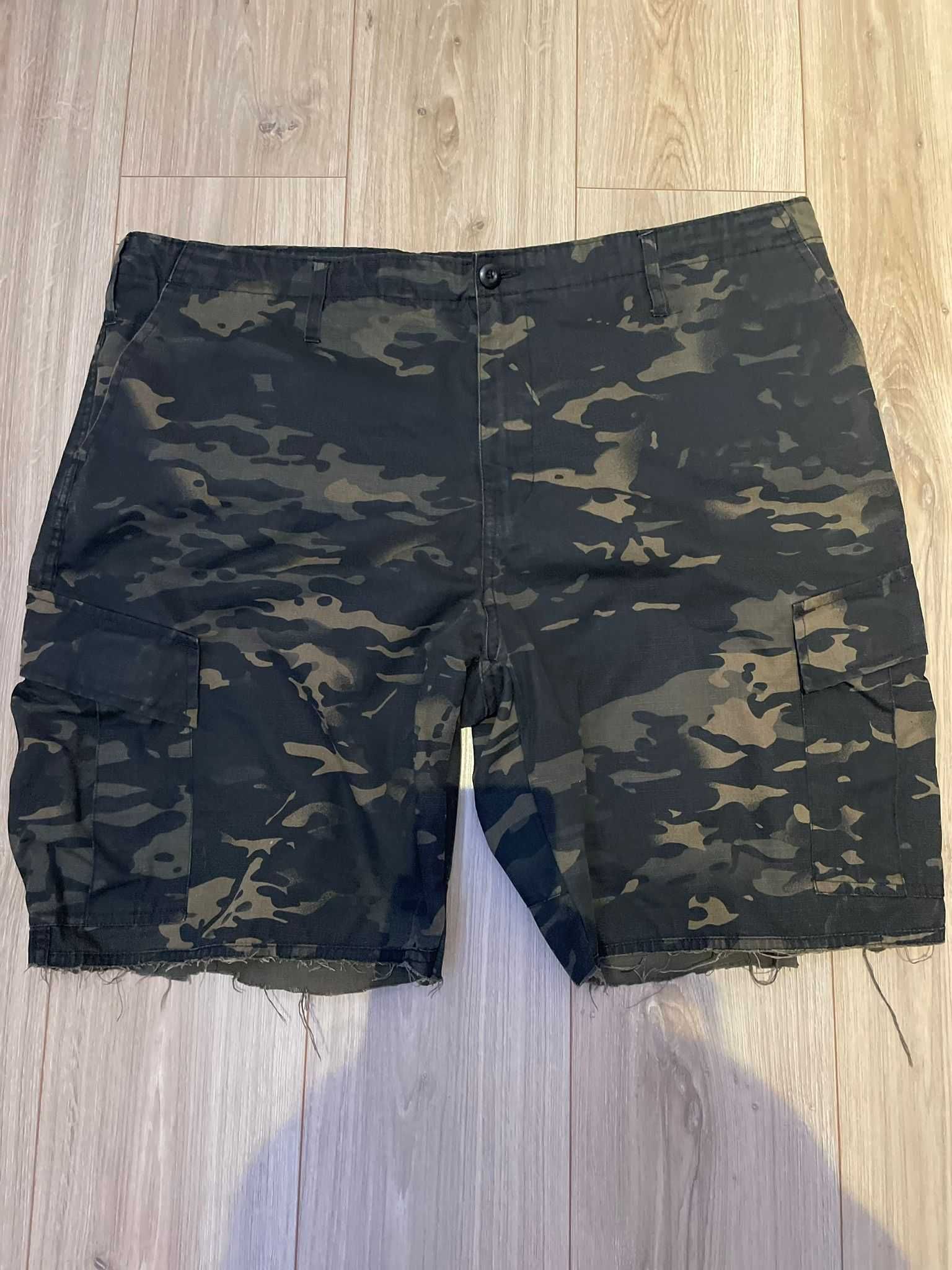 pantaloni scurti cargo army