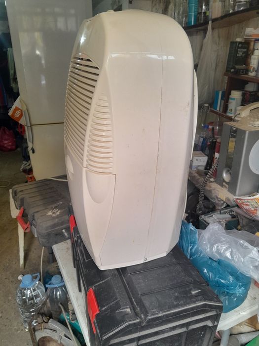 Vând dezumidificator