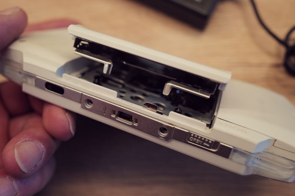 Consola Sony PSP portabil white alb card incarcator