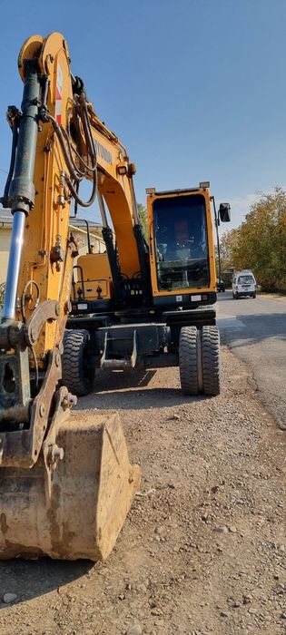 Hyundai 140                         .