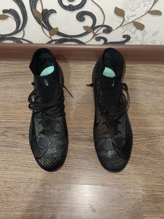 Футбольные бутсы Nike Mercurial
