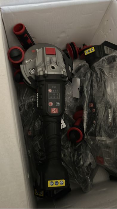 Bat lanterna cu acumulator incorporat