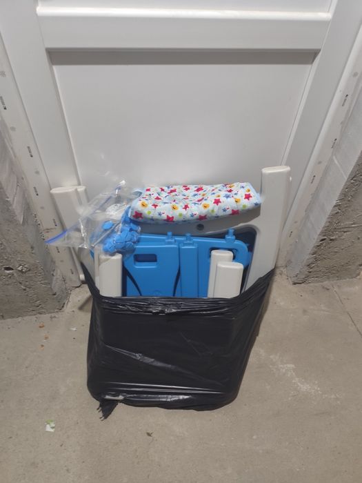 Scaun măsuță pt luat masa