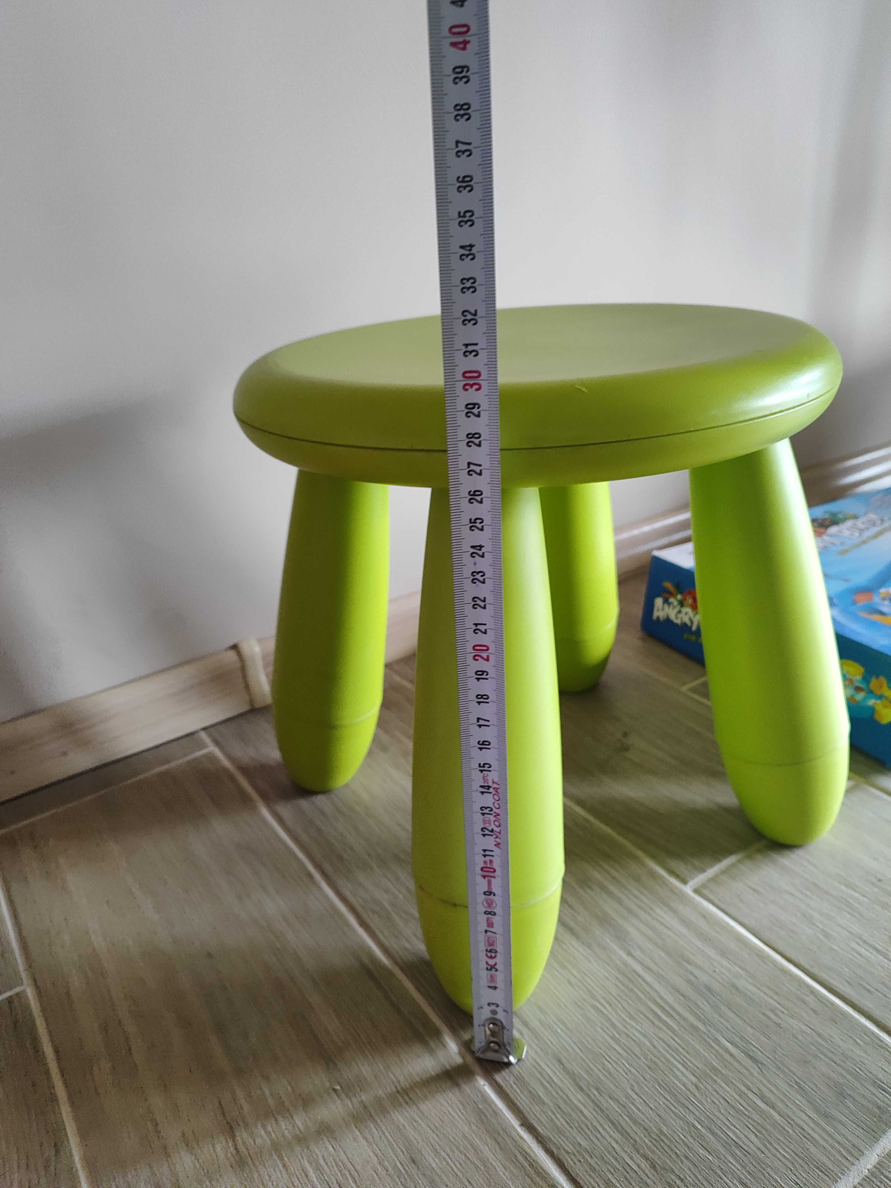 Детска табуретка - зелена. Височина - 30 см.