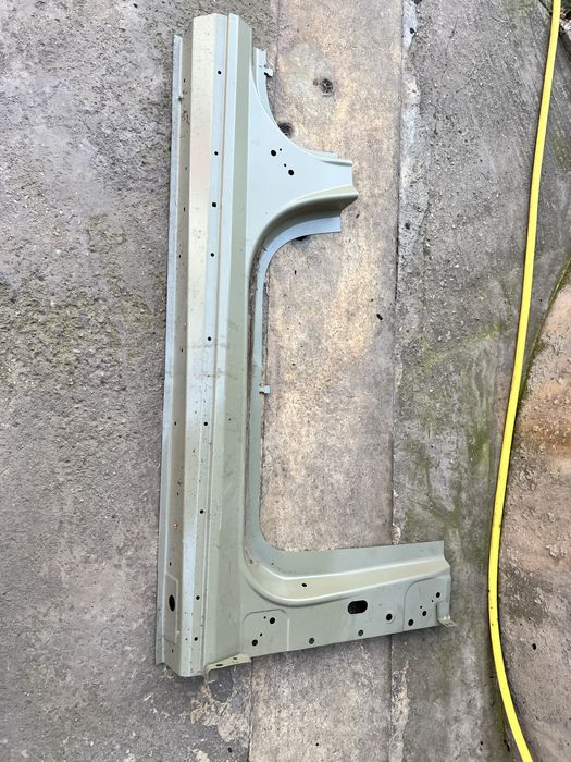 Prag dreapta fata stalp central inferior Tesla model Y