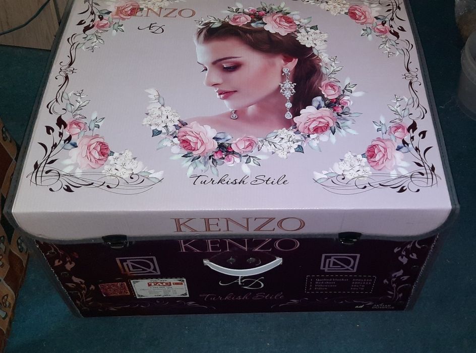 Продам набор постельного белья KENZO