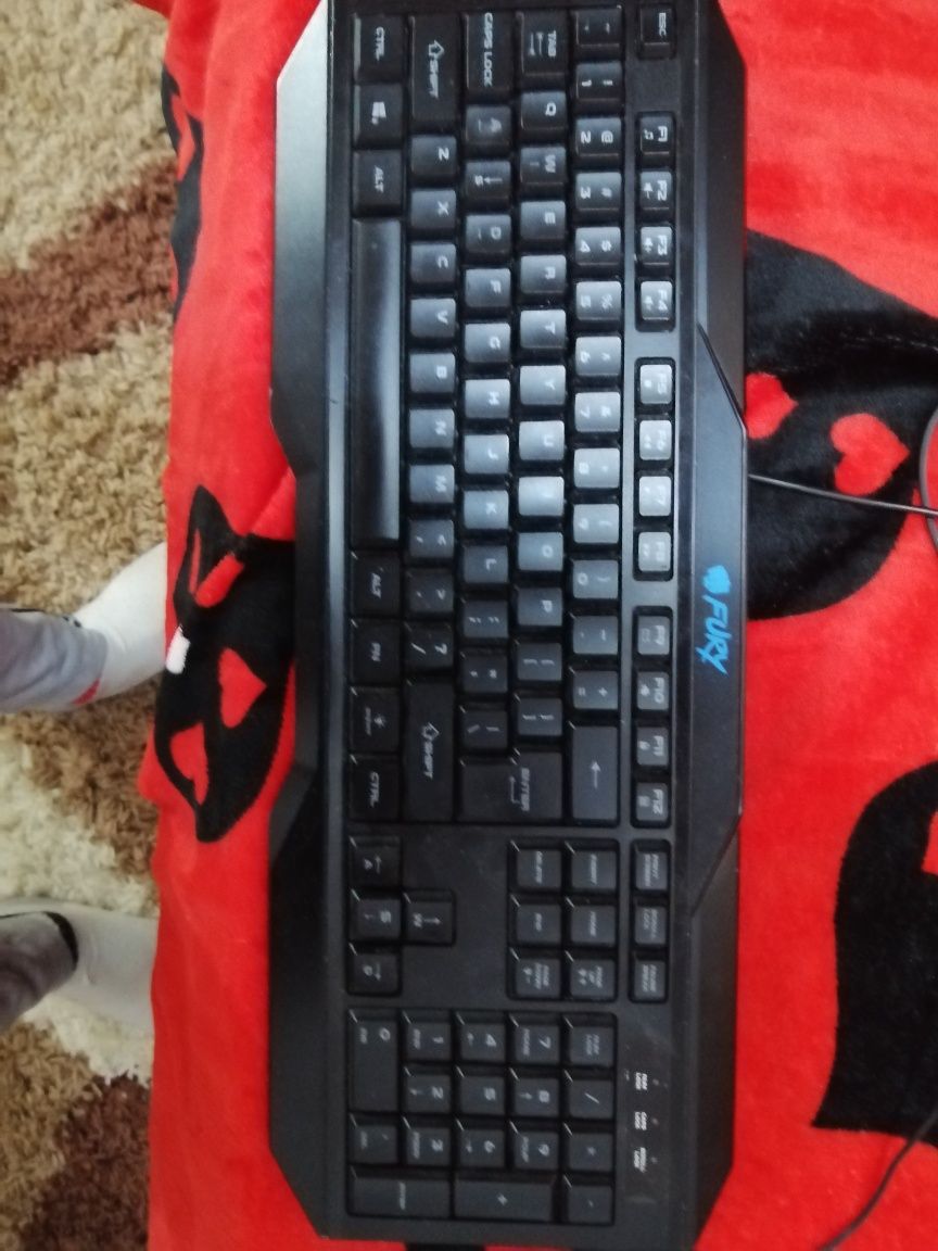 Vand calculator + monitor\Tv + mouse si tastatura