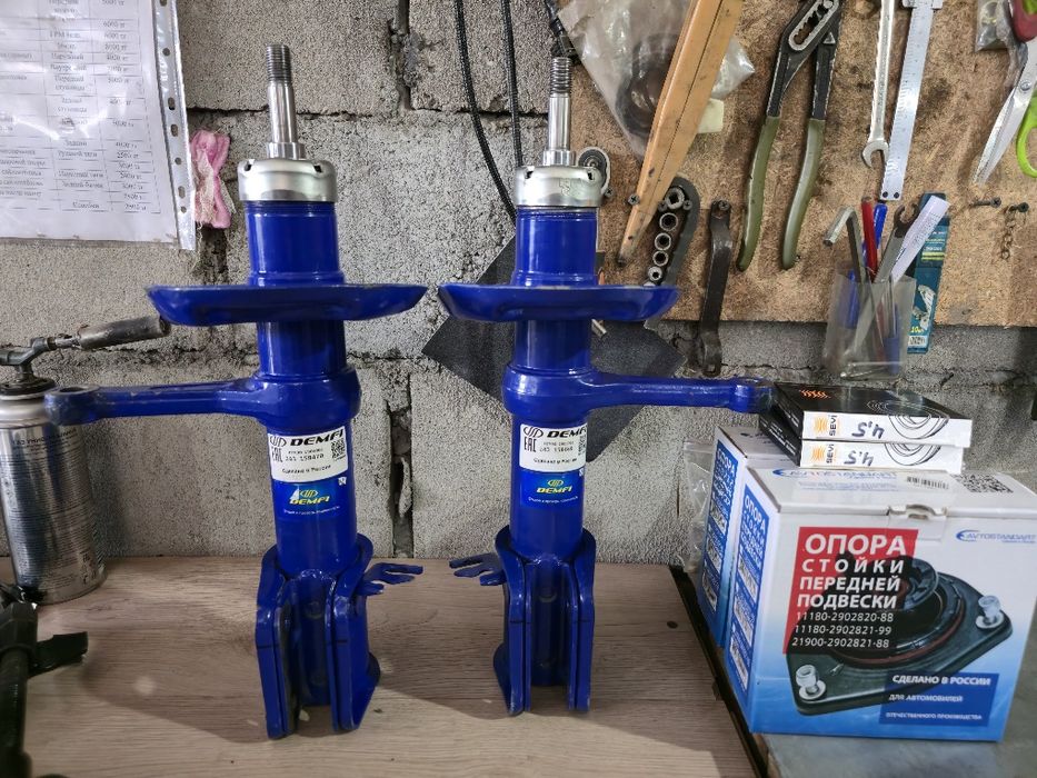 Передние стойки демфи