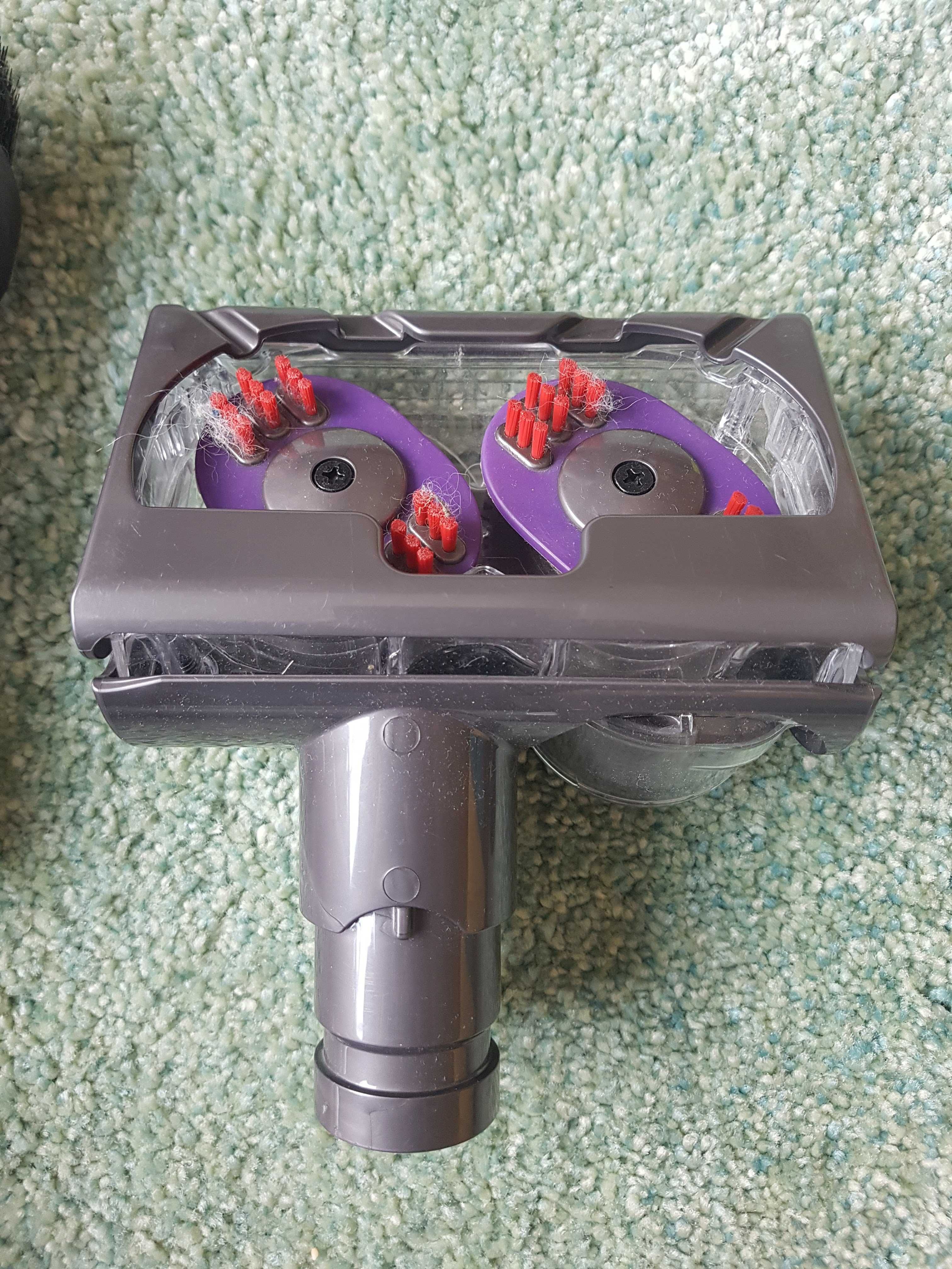 Dyson DC59 безкабелна прахосмукачка с нова батерия и приставки