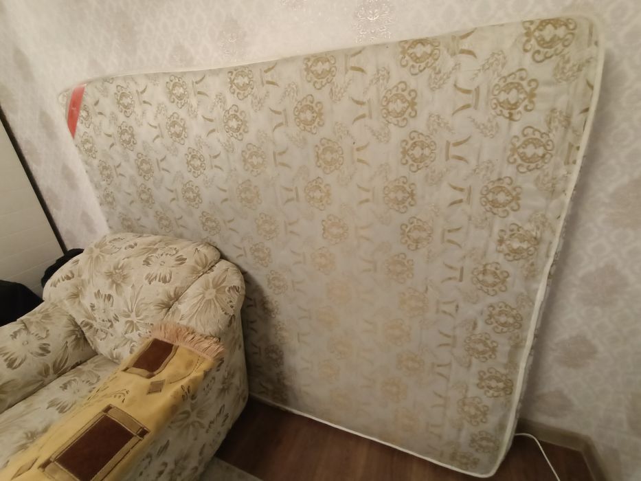 Продам матрас 1.6×2м