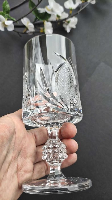 Три великолепни и много масивни кристални чаши за вино ръчна гравюра