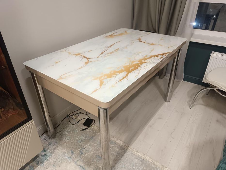 Продам стол кухонный