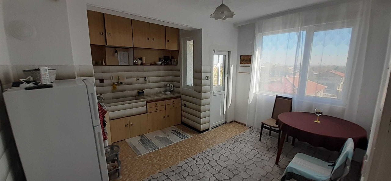 Продава се Многостаен апартамент в Първомай - 161 кв.м за 477 €/кв.м - Снимка #2