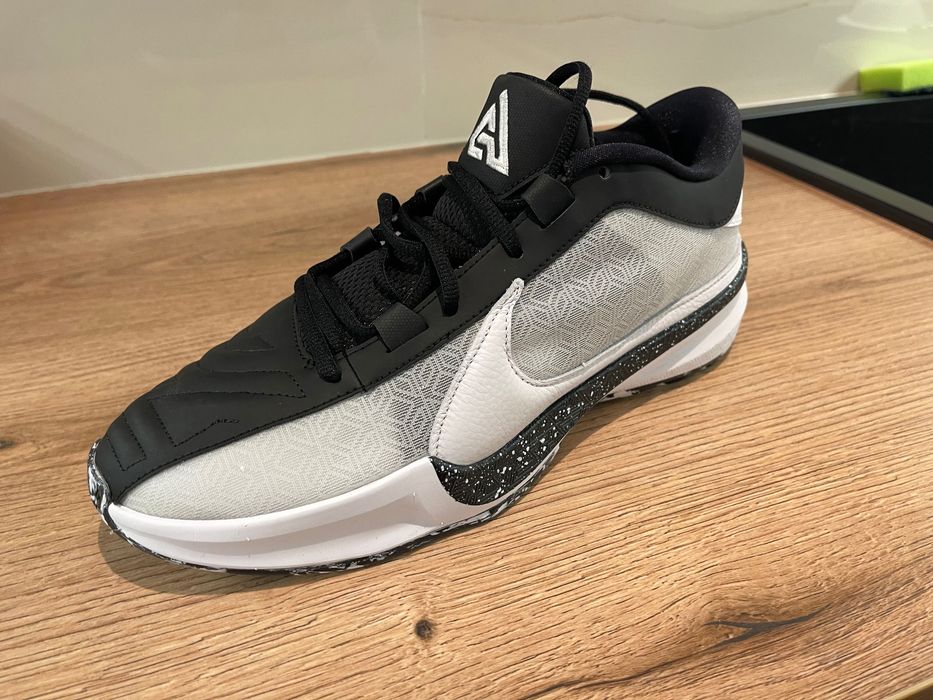 Маратонки NIKE различни модели.
