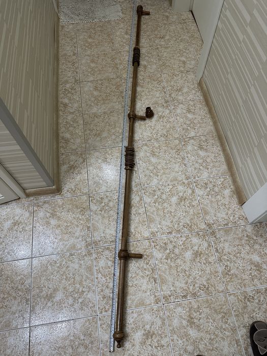 3 еднакви корниза