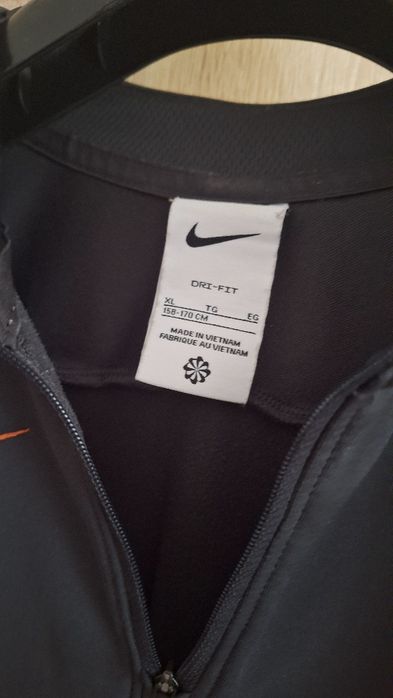 Юношески пролетно-есенен екип на Nike