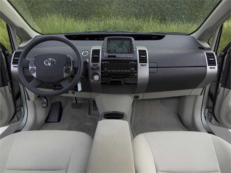 Masina automata de inchiriat Toyota Prius -inchirieri auto Bucuresti