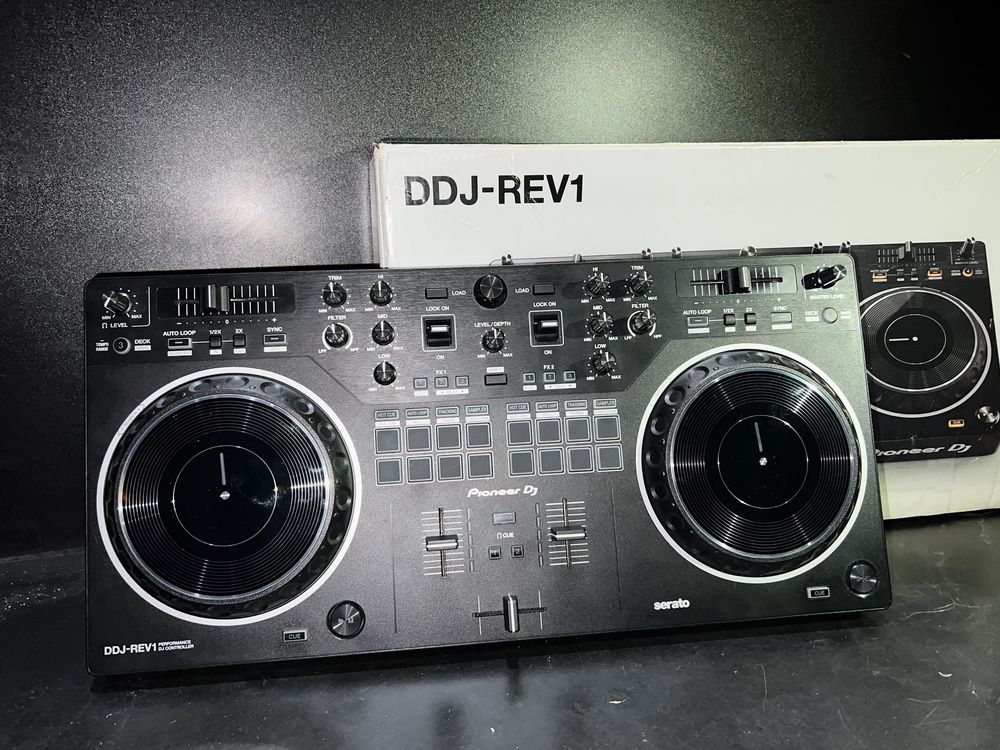 Pioneer DDJ-REV 1 контроллер