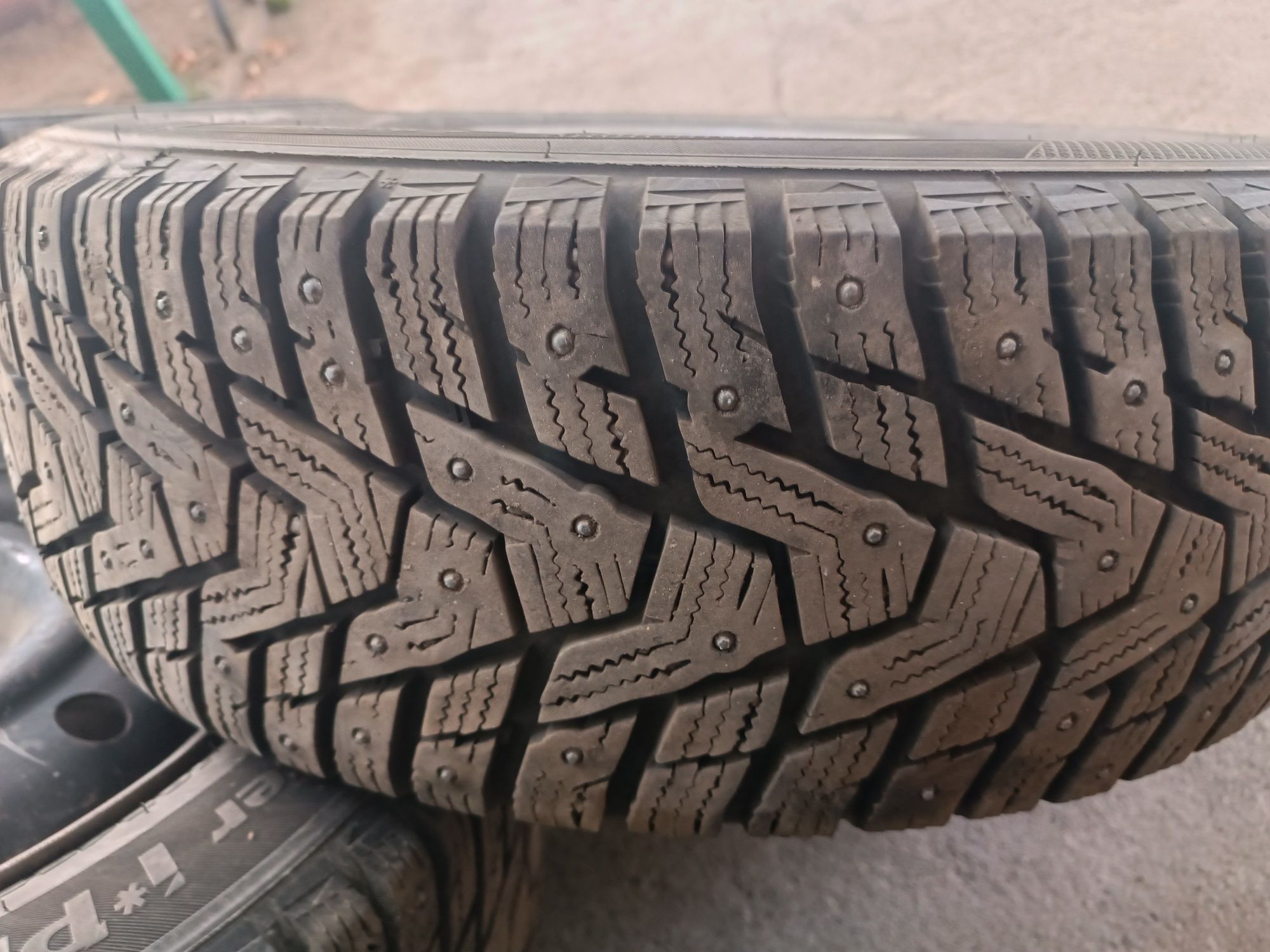 Продам зимнюю резину Hankook