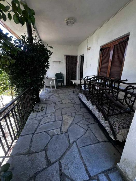 Къща с голям двор и възможност за строеж - Аспровалта