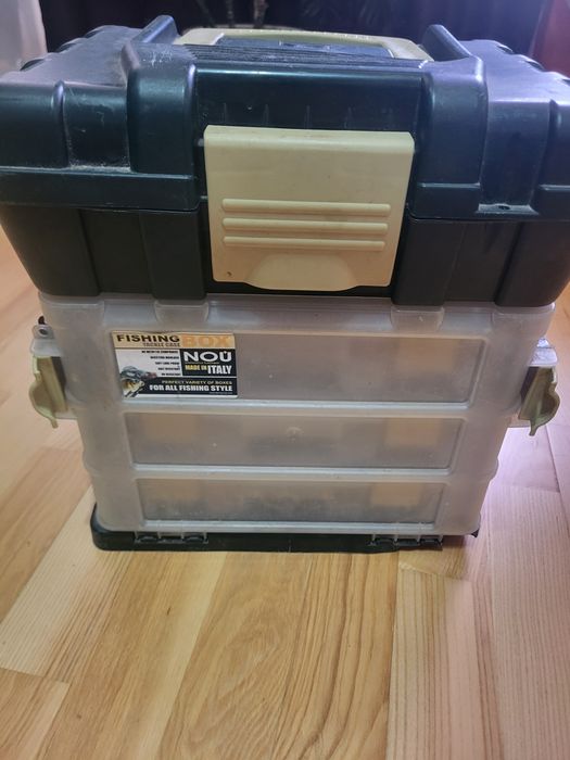 Vand monturi  pescuit + Trusa