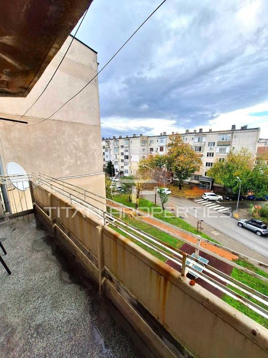 Тристаен апартамент в Центъра