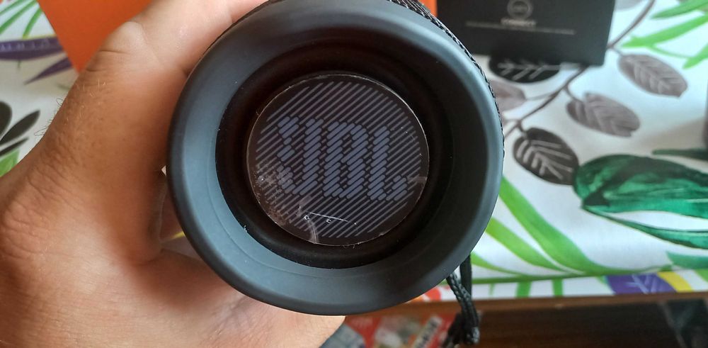 Блутут колонка jbl